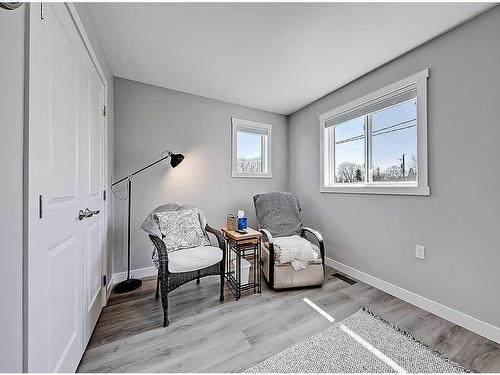 6048 18 Street Se, Calgary, AB - Indoor Photo Showing Other Room