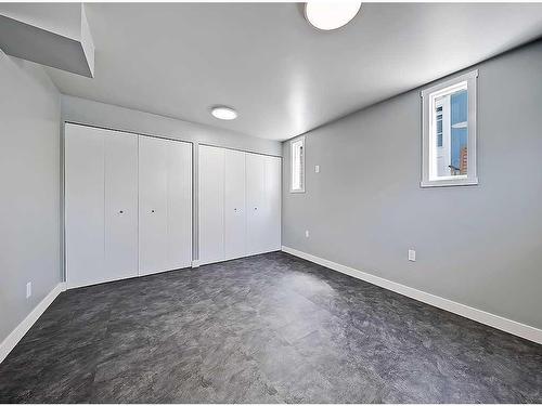 6048 18 Street Se, Calgary, AB - Indoor Photo Showing Other Room