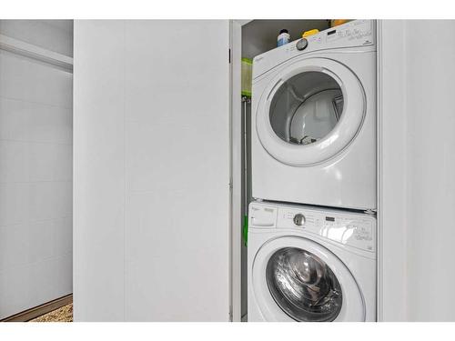 1201-930 16 Avenue Sw, Calgary, AB - Indoor Photo Showing Laundry Room