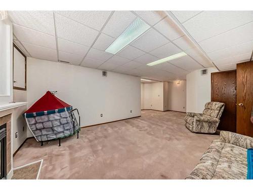 240 Deer River Place Se, Calgary, AB - Indoor