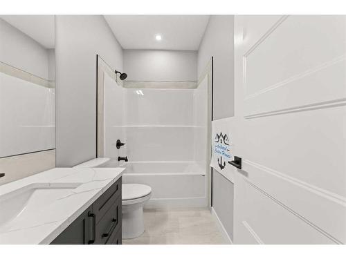 218 12 Avenue, Sundre, AB - Indoor Photo Showing Bathroom