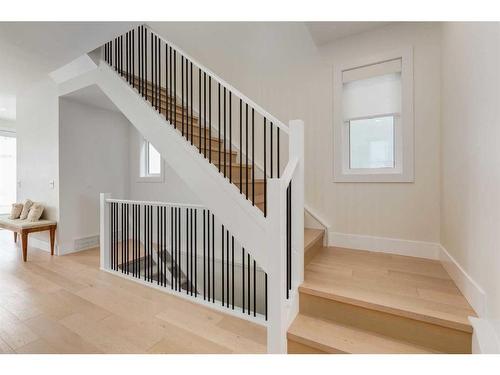 1637 23 Avenue Nw, Calgary, AB - Indoor Photo Showing Other Room