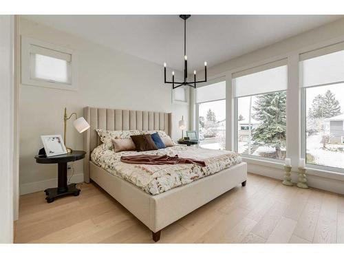 1637 23 Avenue Nw, Calgary, AB - Indoor Photo Showing Bedroom