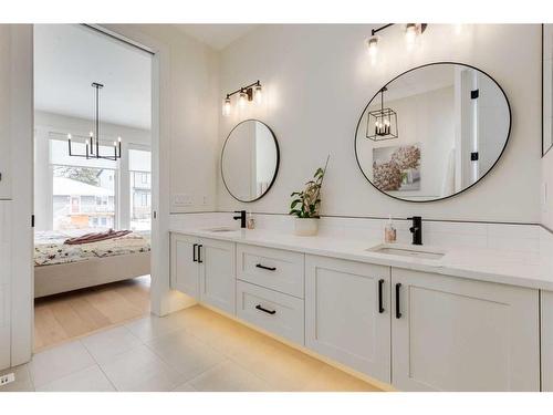 1637 23 Avenue Nw, Calgary, AB - Indoor Photo Showing Bathroom