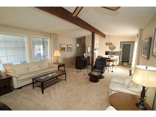 208 Spyhill Road Nw, Calgary, AB - Indoor Photo Showing Living Room