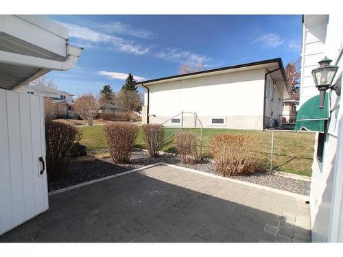 208 Spyhill Road Nw, Calgary, AB - Outdoor With Exterior