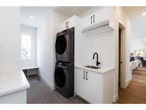 21 Glenside Drive Sw, Calgary, AB - Indoor Photo Showing Laundry Room