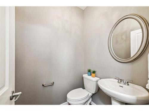 159 Marquis Heights Se, Calgary, AB - Indoor Photo Showing Bathroom