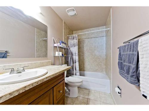 2816 38 Street Sw, Calgary, AB - Indoor Photo Showing Bathroom