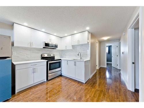 2816 38 Street Sw, Calgary, AB - Indoor Photo Showing Kitchen With Upgraded Kitchen