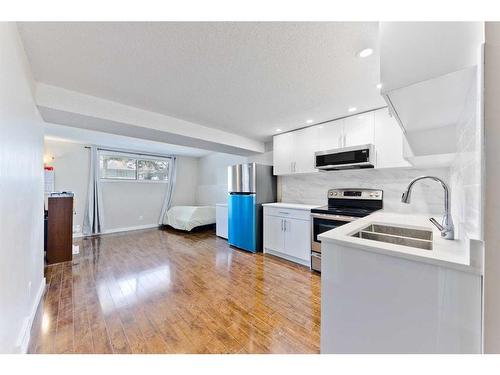 2816 38 Street Sw, Calgary, AB - Indoor Photo Showing Kitchen With Double Sink