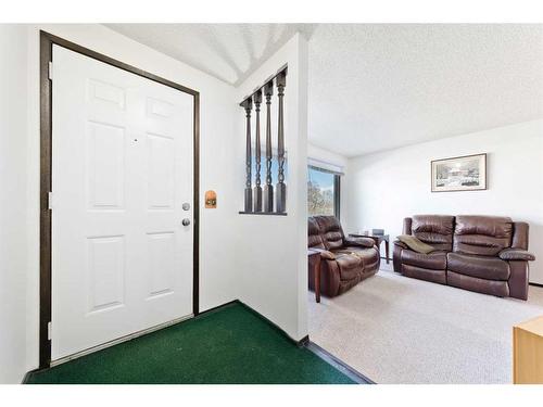 2816 38 Street Sw, Calgary, AB - Indoor Photo Showing Other Room