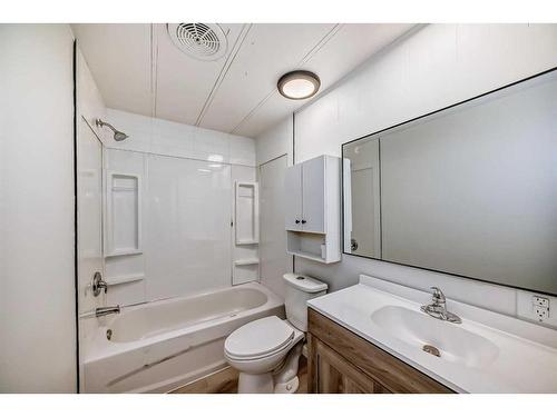 817 Bayview Crescent, Strathmore, AB - Indoor Photo Showing Bathroom