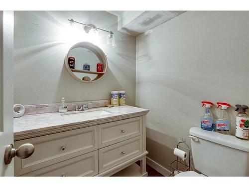 77 Westview Drive, Sylvan Lake, AB - Indoor Photo Showing Bathroom