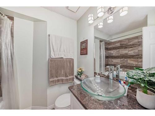 71 Taradale Drive Ne, Calgary, AB - Indoor Photo Showing Bathroom