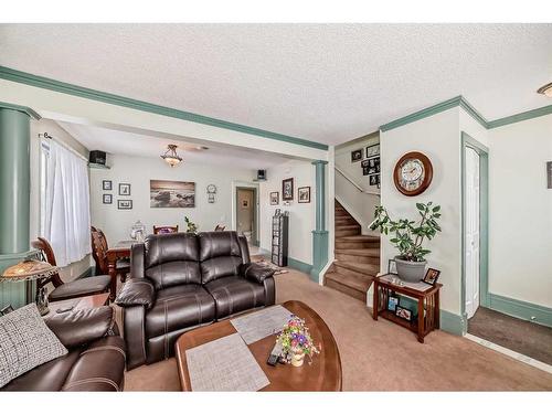71 Taradale Drive Ne, Calgary, AB - Indoor Photo Showing Living Room
