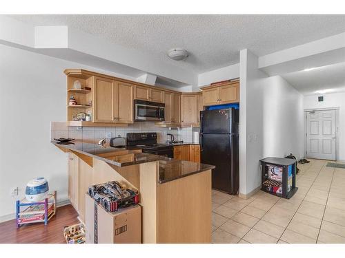 611-1507 Centre A Street Ne, Calgary, AB - Indoor Photo Showing Kitchen
