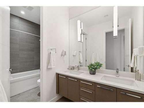 1114 Bellevue Avenue Se, Calgary, AB - Indoor Photo Showing Bathroom