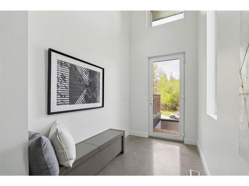 1114 Bellevue Avenue Se, Calgary, AB - Indoor Photo Showing Other Room