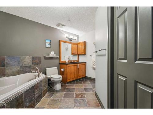 103-6 Hemlock Crescent Sw, Calgary, AB - Indoor Photo Showing Bathroom