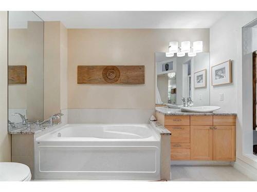 1428 44 Street Sw, Calgary, AB - Indoor Photo Showing Bathroom