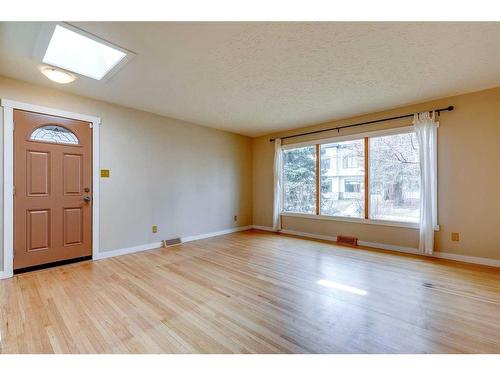 1428 44 Street Sw, Calgary, AB - Indoor Photo Showing Other Room