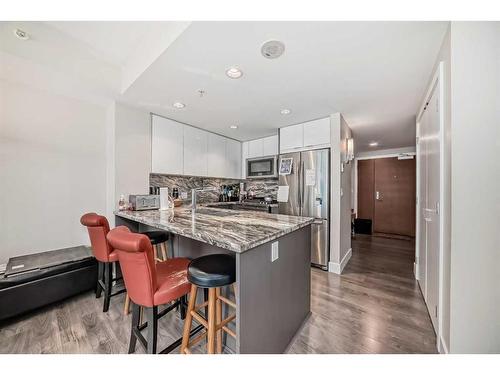 701-510 6 Avenue Se, Calgary, AB - Indoor Photo Showing Kitchen With Upgraded Kitchen