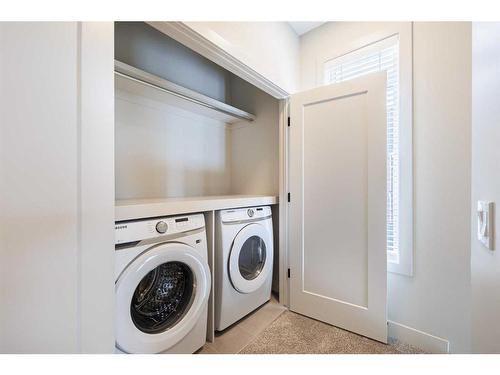51 Royal Elm Green Nw, Calgary, AB - Indoor Photo Showing Laundry Room