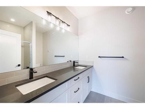 51 Royal Elm Green Nw, Calgary, AB - Indoor Photo Showing Bathroom