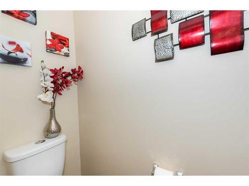 111 Georgian Villas Ne, Calgary, AB - Indoor Photo Showing Bathroom