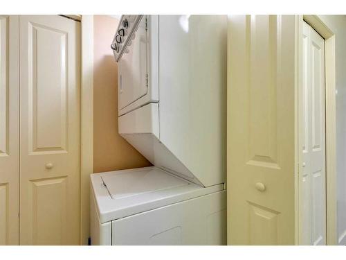 905 Mckinnon Drive Ne, Calgary, AB - Indoor Photo Showing Laundry Room