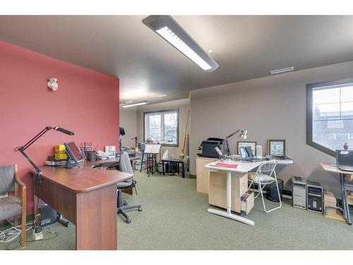 905 Mckinnon Drive Ne, Calgary, AB - Indoor Photo Showing Office