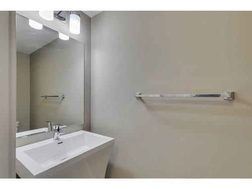 1569 Symons Valley Parkway Nw, Calgary, AB - Indoor Photo Showing Bathroom