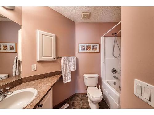 160 Eversyde Circle Sw, Calgary, AB - Indoor Photo Showing Bathroom