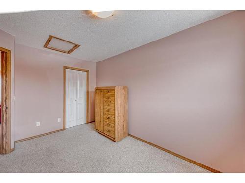160 Eversyde Circle Sw, Calgary, AB - Indoor Photo Showing Basement
