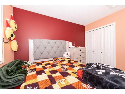 39 Taravista Mews Ne, Calgary, AB - Indoor Photo Showing Bedroom