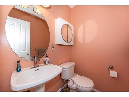 39 Taravista Mews Ne, Calgary, AB - Indoor Photo Showing Bathroom