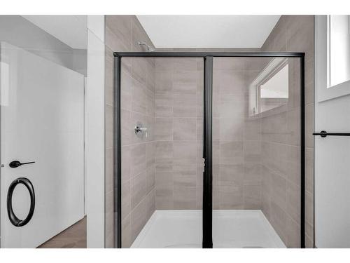 55 Silverton Glen Crescent, Calgary, AB - Indoor Photo Showing Bathroom