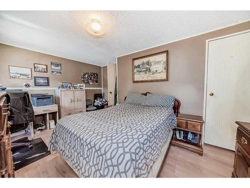 173 Erin Woods Circle Se, Calgary, AB - Indoor Photo Showing Bedroom