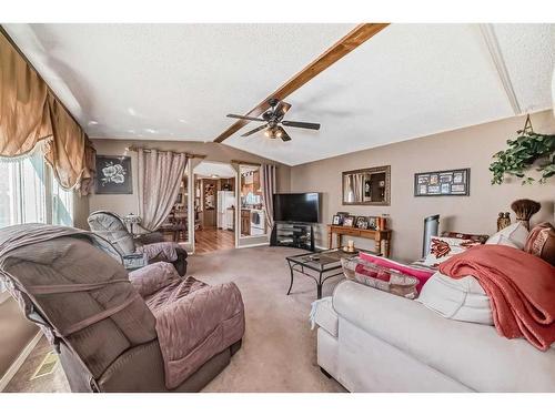 173 Erin Woods Circle Se, Calgary, AB - Indoor Photo Showing Living Room