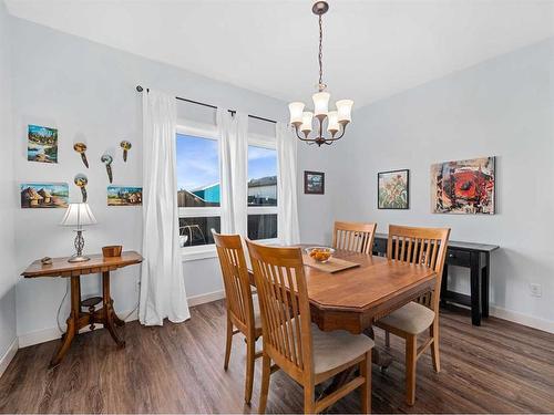 1538 Mcalpine Street, Carstairs, AB - Indoor Photo Showing Dining Room