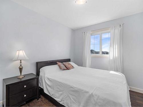 1538 Mcalpine Street, Carstairs, AB - Indoor Photo Showing Bedroom