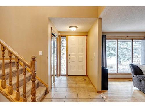 16527 Sunhaven Road Se, Calgary, AB - Indoor Photo Showing Living Room