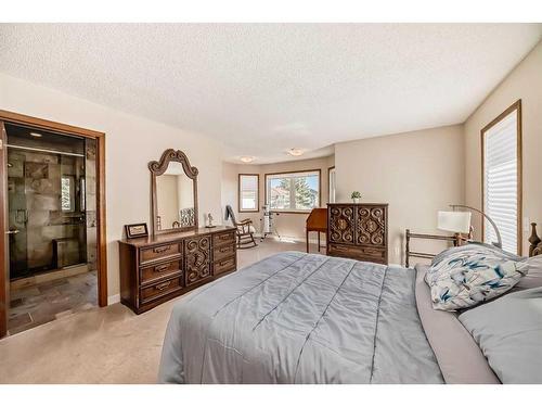 47 Edgeridge Court Nw, Calgary, AB - Indoor Photo Showing Bedroom