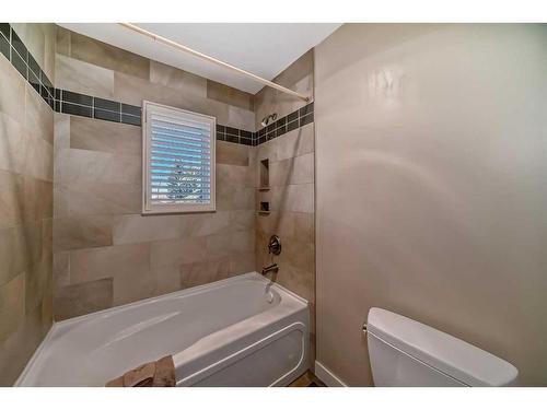 47 Edgeridge Court Nw, Calgary, AB - Indoor Photo Showing Bathroom