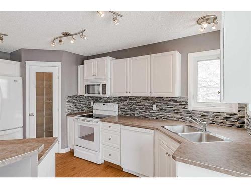 71 Wentworth Circle Sw, Calgary, AB - Indoor Photo Showing Kitchen With Double Sink