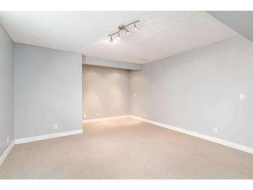 71 Wentworth Circle Sw, Calgary, AB - Indoor Photo Showing Other Room