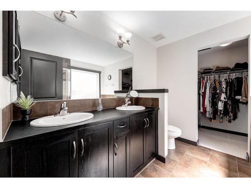263 Silverado Plains Close Sw, Calgary, AB - Indoor Photo Showing Bathroom