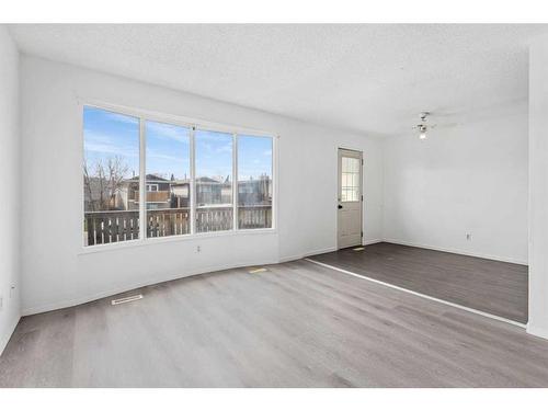 2820 46 Street Se, Calgary, AB - Indoor Photo Showing Other Room