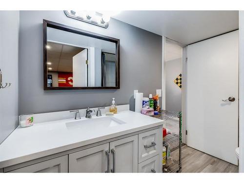 1130 Maple Avenue, Crossfield, AB - Indoor Photo Showing Bathroom